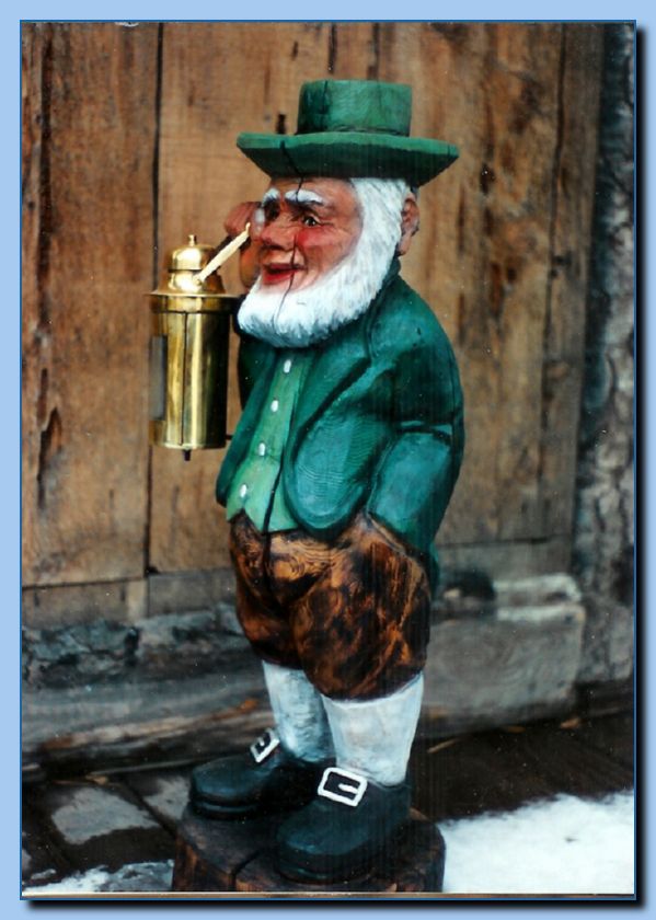 1-75 leprechaun with lantern